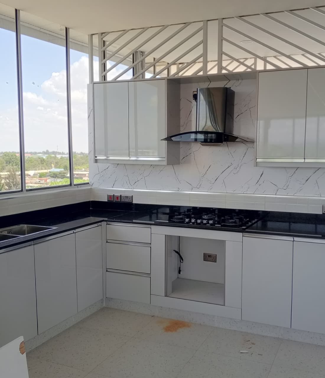 White Gloss Kitchen with Marble Splashback & Panoramic Views, Nairobi, Kenya